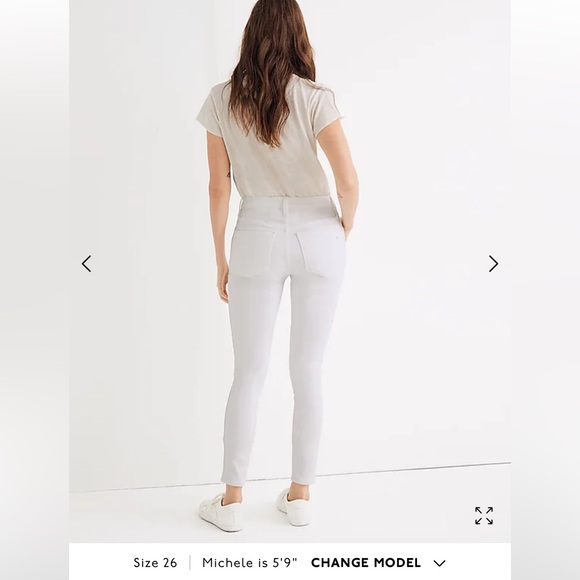 Madewell Curvy High-Rise Skinny Crop Jeans in Pure White: Button-Front Edition - Picture 3 of 11